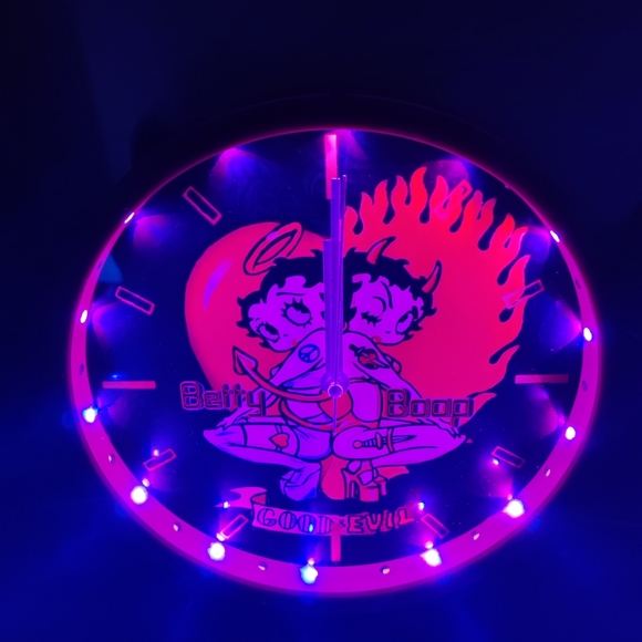COPY - Betty Boop Good n Evil angel wall clock with led lights - Picture 9 of 14